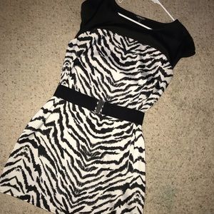 Express White tiger dress w/belt 🐅